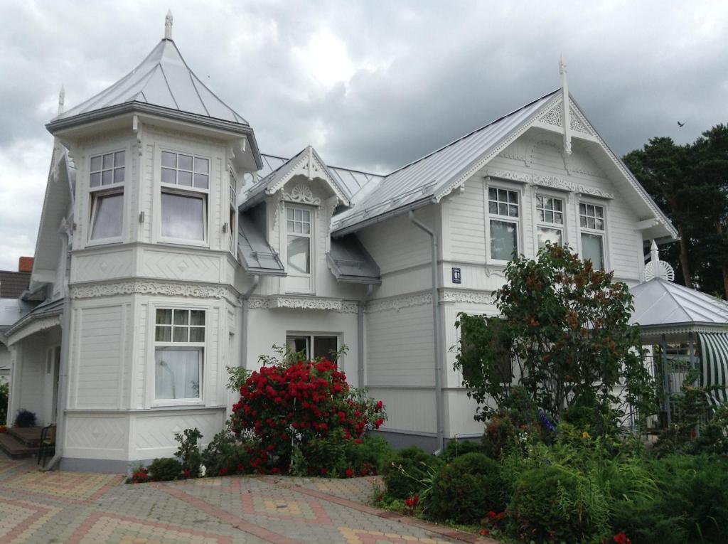 Naiza Guesthouse And Apartments Jurmala Exterior photo